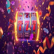 Suasana live casino modern dengan meja permainannya